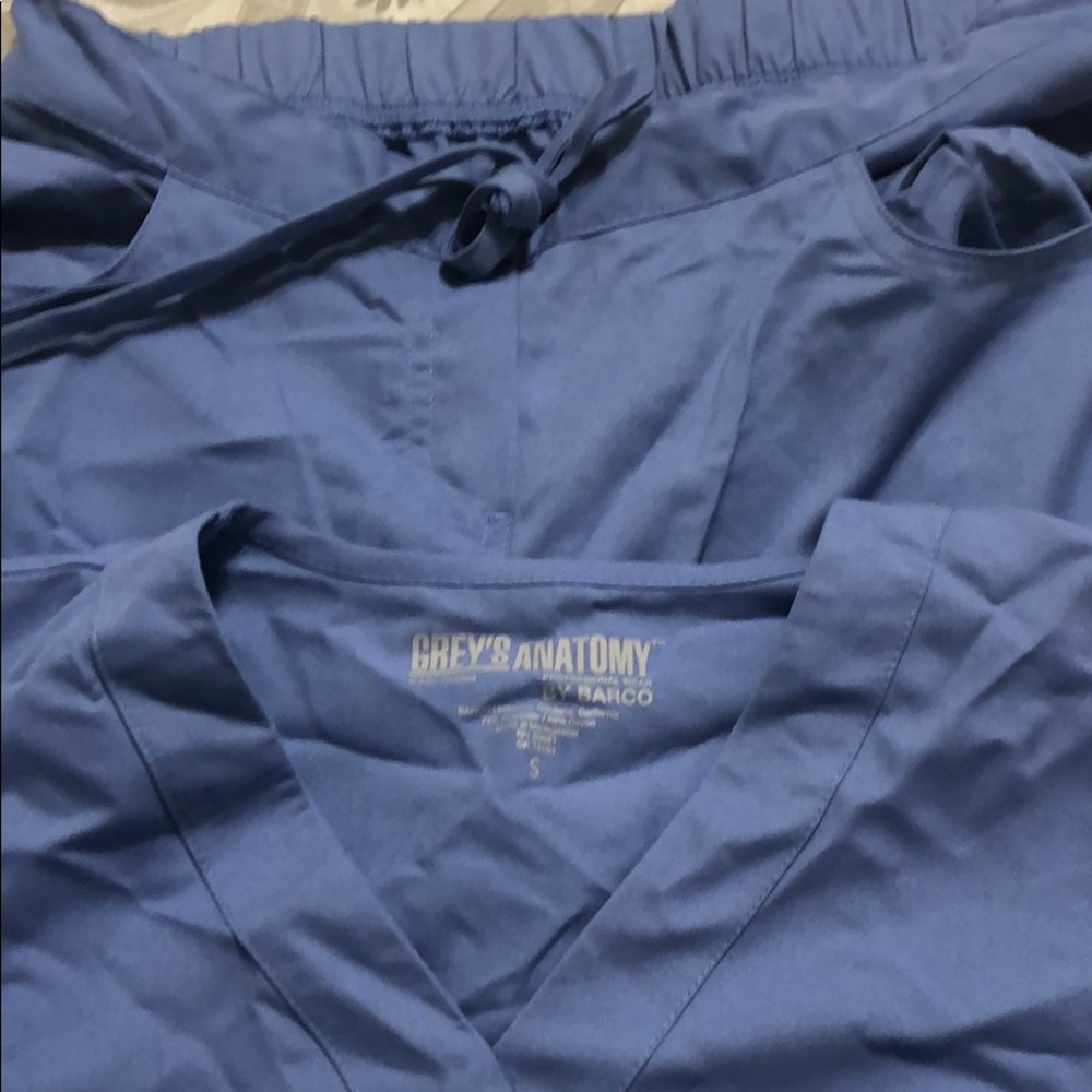 Greys anatomy scrubs ! Never worn size Small